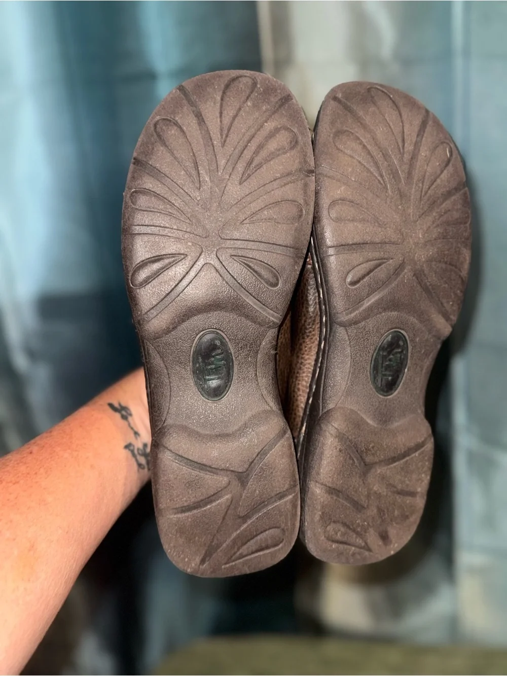 Thom McAn Women's Brown Pebbled Leather Slip-On Loafers - Picture 3 of 4